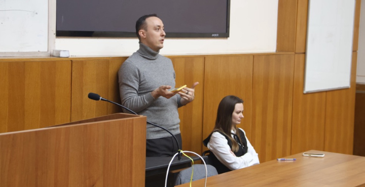 Лекція Владислава Власюка для студентів ННІМВ