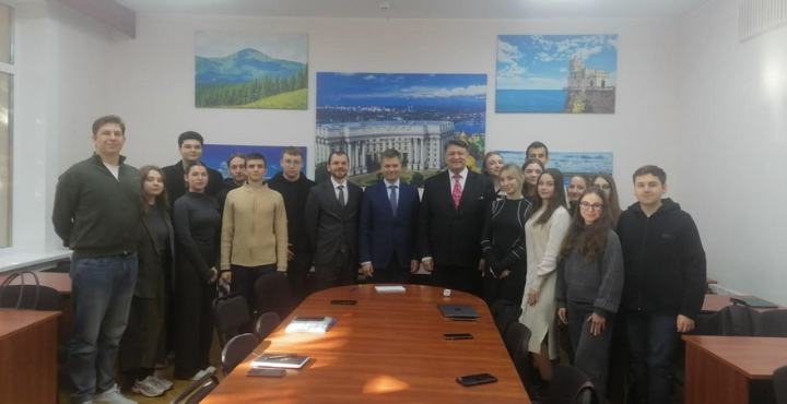 Лекція заступника директора Департаменту державного протоколу Міністерства закордонних справ України Пана Олександра Дзьоми