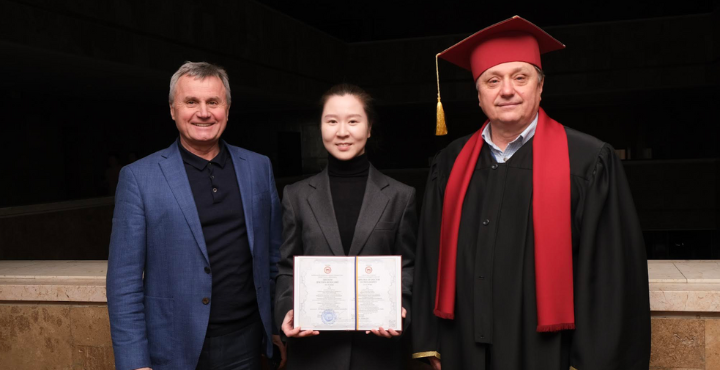 Вітаємо Бай Лу з успішним захистом дисертації!