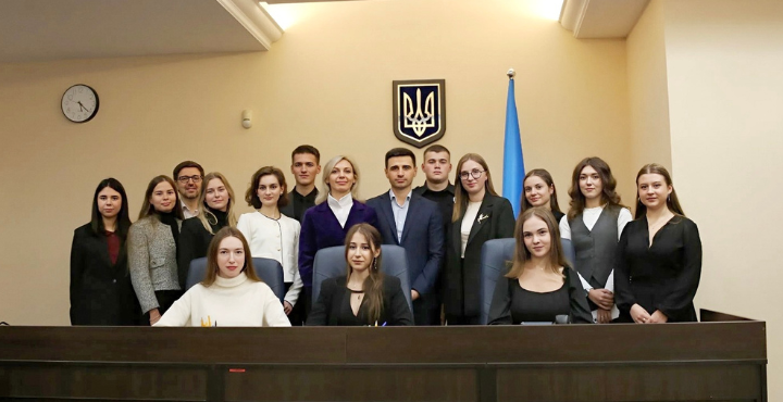 переможці
