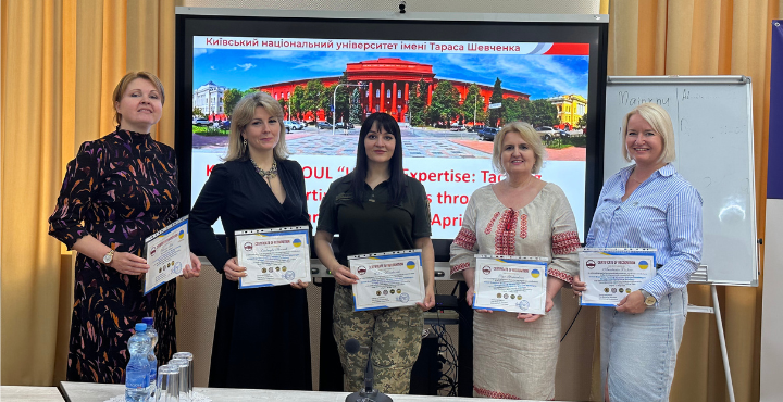 викладачі