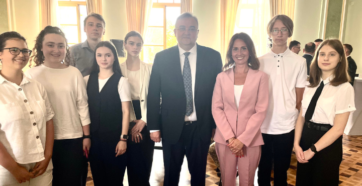 учасники