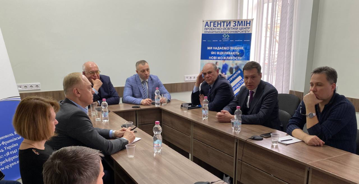 Викладачі